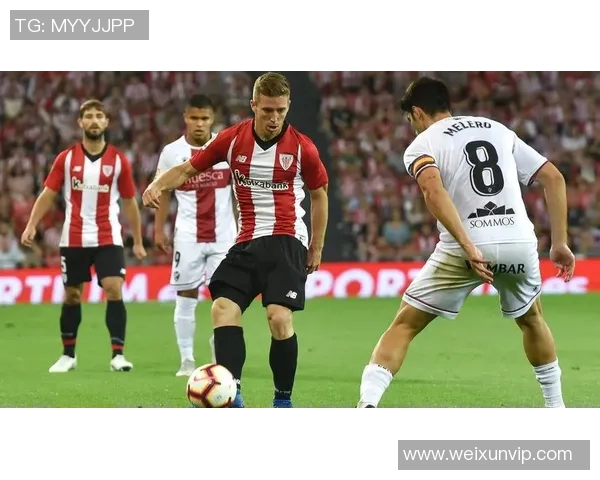 深度解析世界顶级足球球星的独特技艺与赛场表现